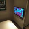 The calm hotel tokyo GOTANDA(品川区/ラブホテル)の写真『201号室テレビ　距離感とサイズ感良し』by もぐたんっ