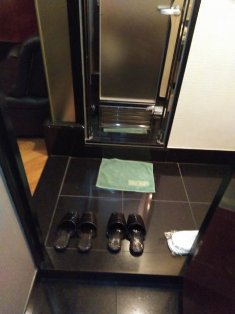 ホテル パル新宿店(新宿区/ラブホテル)の写真『６０３号室　玄関口　古いながらも趣感じる年季』by もぐたんっ
