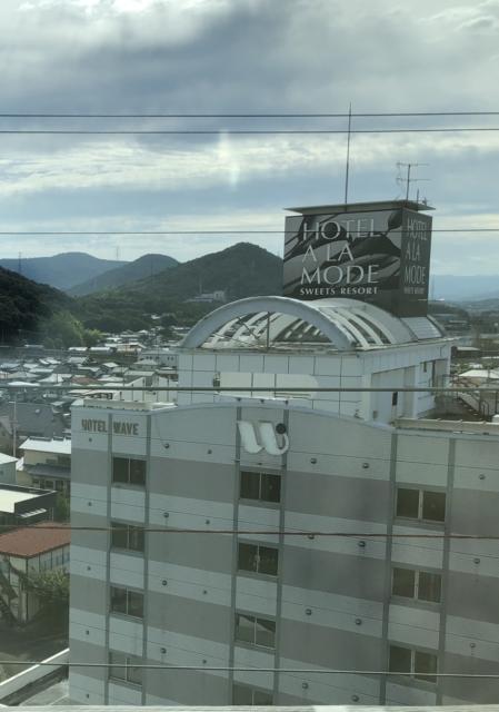 A LA MODE HAYAMA HOTELS (アラモード）(宇多津町/ラブホテル)の写真『昼の外観』by くんにお
