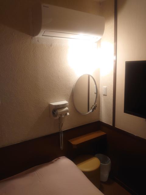 エルス(豊島区/ラブホテル)の写真『206号 ベッド横の鏡』by momomo