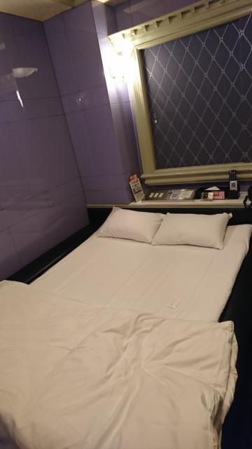 ホテルスマイル(豊島区/ラブホテル)の写真『302号室 バスルームを出た正面にベッド』by なめろう
