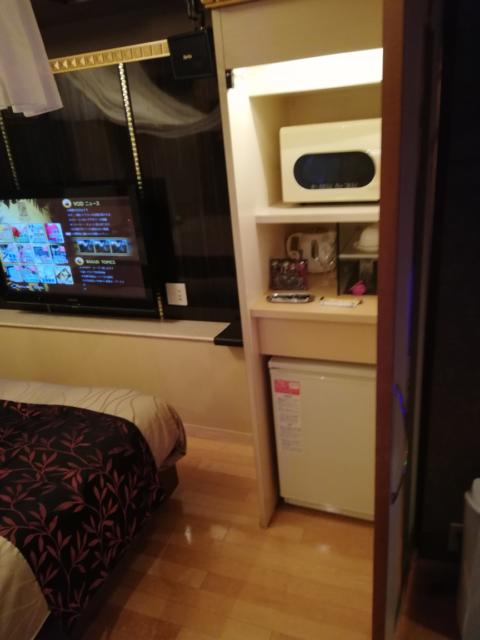 Wバグース(新宿区/ラブホテル)の写真『202号室、電子レンジ、冷蔵庫』by らくたろう
