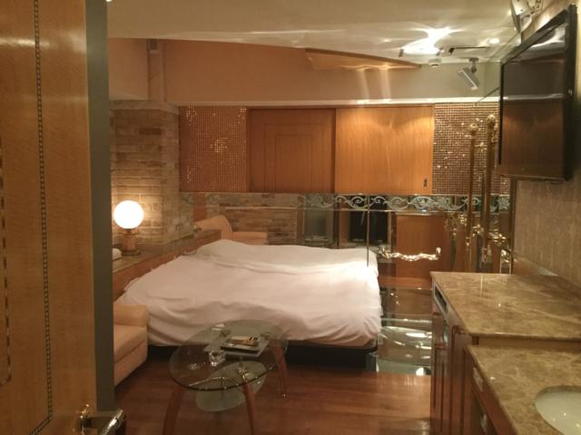 XO新宿(新宿区/ラブホテル)の写真『401号室　お部屋入口から見た室内』by ACB48