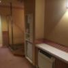 プラージュ(横浜市神奈川区/ラブホテル)の写真『202号室。広々としています。右手奥には謎のステージが。』by 92魔