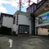 ホテルラ・パール(松山市/ラブホテル)の写真『ホテル入口と駐車場です。(20,9)』by キジ