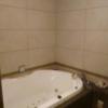 GRAND CHARIOT(グランシャリオ)(新宿区/ラブホテル)の写真『402号室（浴室入口から）』by 格付屋