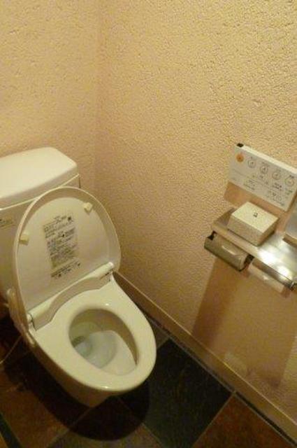 GRAND CHARIOT(グランシャリオ)(新宿区/ラブホテル)の写真『402号室（トイレ）』by 格付屋