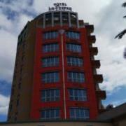 リゾートタワーホテル ラ・フェスタ(全国/ラブホテル)の写真『昼の外観』by マーシ