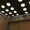 ホテル ファニーズ(横浜市中区/ラブホテル)の写真『エレベーターの天井』by 92魔