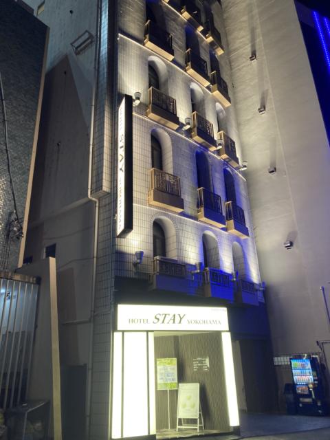 HOTEL STAY YOKOHAMA(横浜市中区/ラブホテル)の写真『夜の外観』by まさおJリーグカレーよ