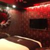 HOTEL GERBERA(ガーベラ)(豊島区/ラブホテル)の写真『101号室　椅子の置いてある側から見た室内』by ACB48