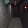 イーアイ五反田(品川区/ラブホテル)の写真『二階廊下　暗め』by もぐたんっ