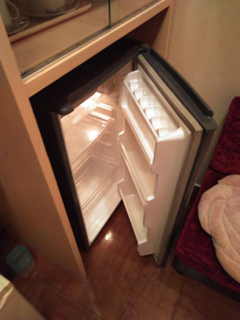 HOTEL SUEHIRO 本館(台東区/ラブホテル)の写真『302号室　保管用冷蔵庫』by もぐたんっ