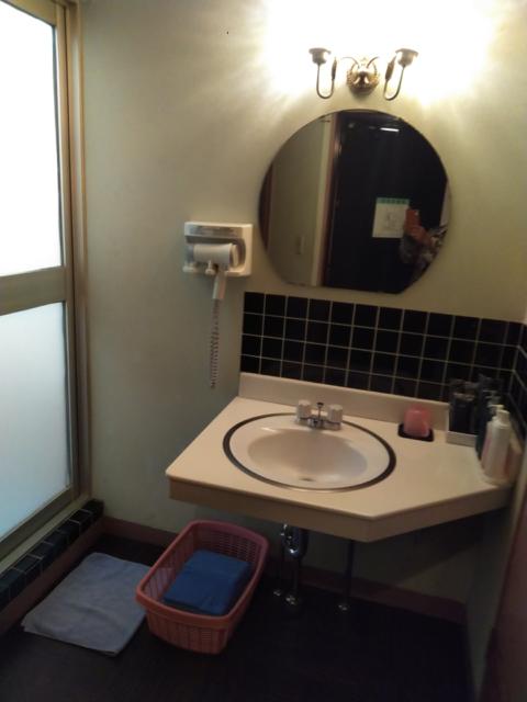 HOTEL SUEHIRO 本館(台東区/ラブホテル)の写真『302号室　洗面台』by もぐたんっ