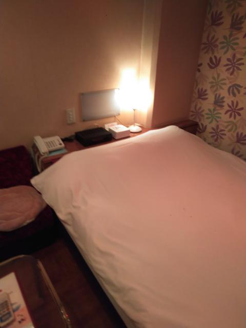 HOTEL SUEHIRO 本館(台東区/ラブホテル)の写真『302号室　ベッド　セミダブルなかなぁ』by もぐたんっ