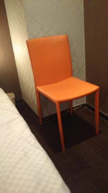 PRINCESS1世(プリンセスイッセイ)(文京区/ラブホテル)の写真『305号室の痴女様用椅子。ここに掛けて頂き、跪いて脚にご奉仕』by 工事中