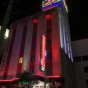 タウンホテル(岡山市/ラブホテル)の写真『夜の外観』by サトナカ