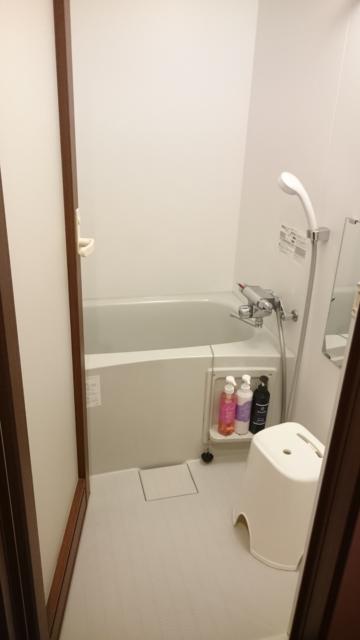 マンゴスチンホテル(町田市/ラブホテル)の写真『514号室の浴室。清潔。独り暮らしならば良いけれど。(^^ゞ。』by angler