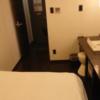 HOTEL DUO（デュオ）(墨田区/ラブホテル)の写真『101号室 ベッドから玄関を望む(この狭さ笑)』by 舐めたろう