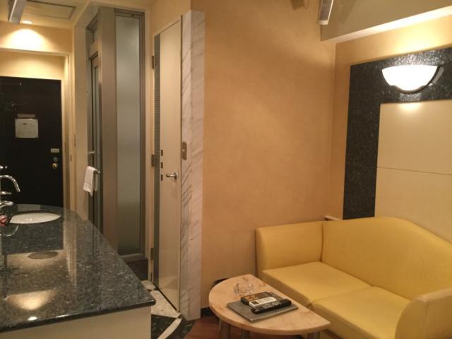 XO新宿(新宿区/ラブホテル)の写真『306号室　お部屋奥から見た室内①』by ACB48