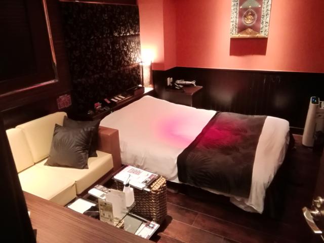 LUSSO CROCE URBAN RESORT（ルッソクローチェアーバンリゾート）(横浜市中区/ラブホテル)の写真『201号室利用(20,10)ベッドです。』by キジ