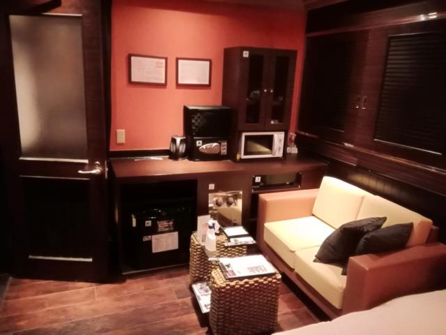 LUSSO CROCE URBAN RESORT（ルッソクローチェアーバンリゾート）(横浜市中区/ラブホテル)の写真『201号室利用(20,10)部屋の全景です。』by キジ