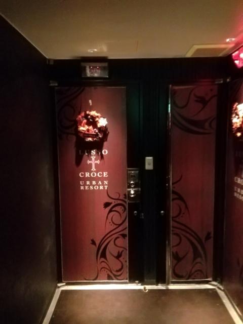 LUSSO CROCE URBAN RESORT（ルッソクローチェアーバンリゾート）(横浜市中区/ラブホテル)の写真『201号室利用(20,10)部屋の入口です。』by キジ