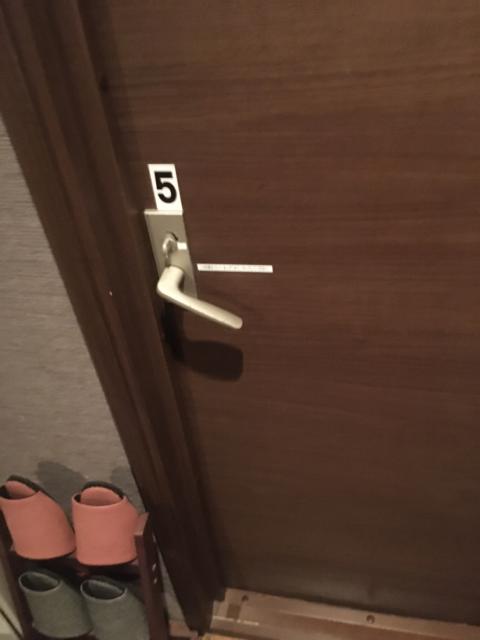 レンタルルーム パラオ(立川市/ラブホテル)の写真『５号室　玄関』by ちげ