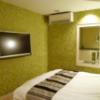HOTEL LIXIA（リクシア）(豊島区/ラブホテル)の写真『101号室（入口横から部屋奥方向）』by 格付屋