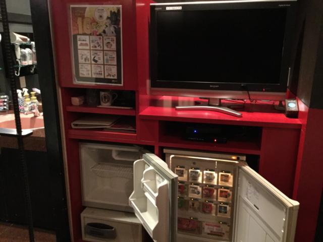 ラピア(新宿区/ラブホテル)の写真『303号室　キャビネット、冷蔵庫、TV』by ACB48