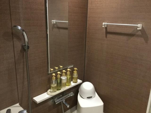 ラピア(新宿区/ラブホテル)の写真『303号室　浴室(大きめなタイプのシャワーノズル)』by ACB48