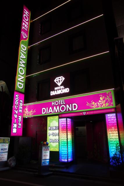 ホテル ダイヤモンド(台東区/ラブホテル)の写真『夜の外観①』by マーケンワン