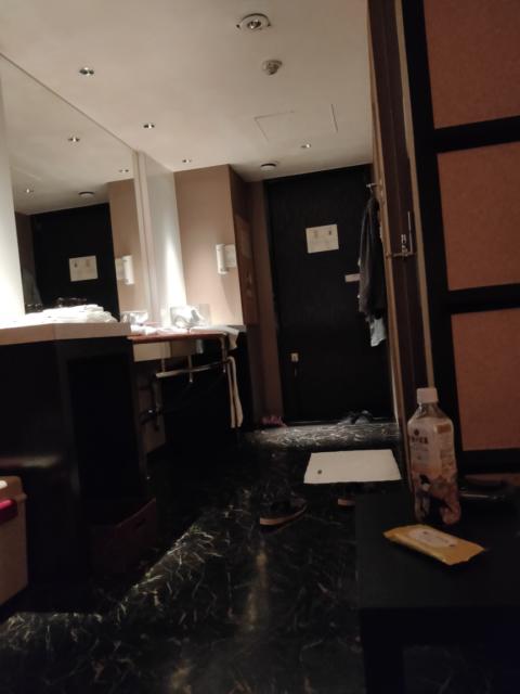 THE STYLE(スタイル)(横浜市神奈川区/ラブホテル)の写真『403号室ベッドから入口』by ケン____/