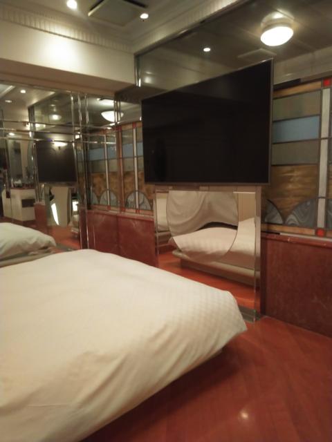 HOTEL CEAN新宿（セアン）(新宿区/ラブホテル)の写真『602号室　ソファからのテレビ』by もぐたんっ