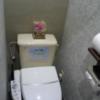 Riverside Kojo(相模原市/ラブホテル)の写真『203号室のトイレ ウォシュレットだが位置が最悪で狭い。』by angler