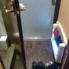 Riverside Kojo(相模原市/ラブホテル)の写真『203号室のくつぬぎ。トイレのドアを開けると靴が潰れます。』by angler