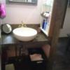 Riverside Kojo(相模原市/ラブホテル)の写真『203号室の洗面台 浴室側から見た様子』by angler