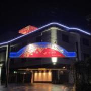 HOTEL Fiona Rila Crea （フィオナリラクレア）(千曲市/ラブホテル)の写真『夜の外観』by まさおJリーグカレーよ