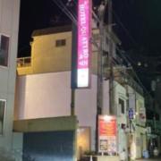 ホテル クワトロ(長野市/ラブホテル)の写真『夜の外観』by まさおJリーグカレーよ