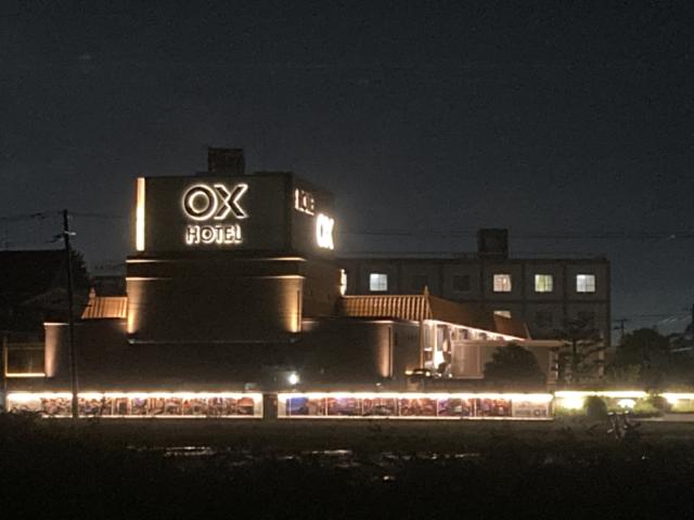 ホテル OX(新潟市中央区/ラブホテル)の写真『夜の外観』by まさおJリーグカレーよ