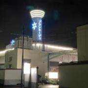 ホテル ブランネージュ(新潟市中央区/ラブホテル)の写真『夜の外観』by まさおJリーグカレーよ