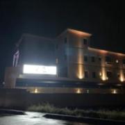 HOTEL 芙蓉（フヨウ）(長岡市/ラブホテル)の写真『夜の外観』by まさおJリーグカレーよ