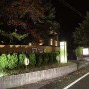 ホテル R's K（アールズケイ）(御代田町/ラブホテル)の写真『夜の外観』by まさおJリーグカレーよ
