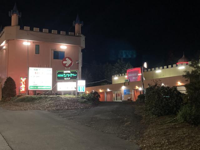 ホテル シャトー(御代田町/ラブホテル)の写真『夜の外観』by まさおJリーグカレーよ