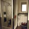 HOTEL Chelsea（チェルシー）(新宿区/ラブホテル)の写真『201号室 洗面所。横の壁に姿見。鏡に写ってるのは玄関へ続くドア。』by なめろう