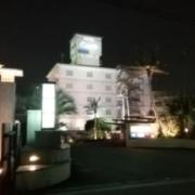HOTEL Carib(カリブ)(横浜市旭区/ラブホテル)の写真『夜の外観です。( 20,10)』by キジ