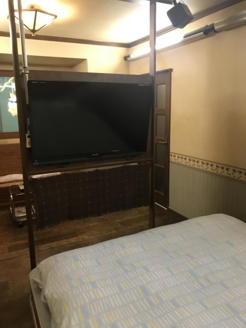 ホテルいいじま(新宿区/ラブホテル)の写真『106号室の室内⑤』by 少佐