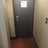 ホテルいいじま(新宿区/ラブホテル)の写真『106号室の玄関』by 少佐