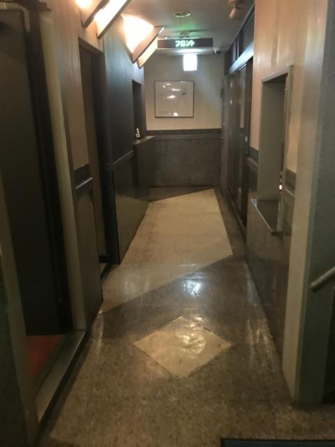 ホテルいいじま(新宿区/ラブホテル)の写真『1階廊下③』by 少佐