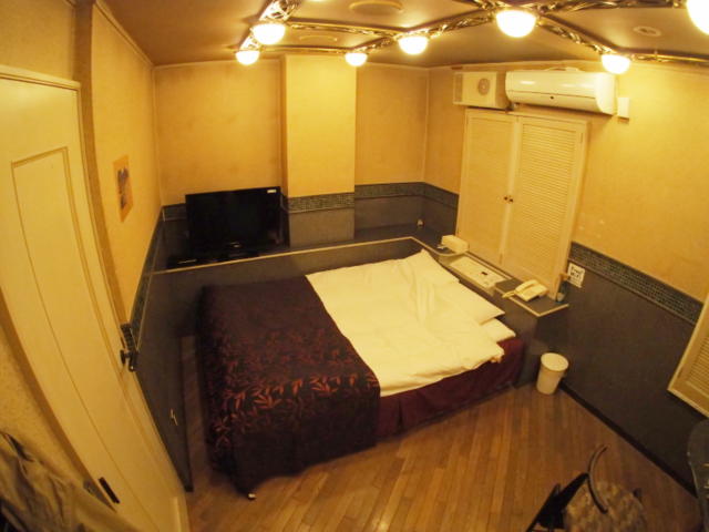 サンレモ(新宿区/ラブホテル)の写真『302号室 入り口からの眺め』by koge